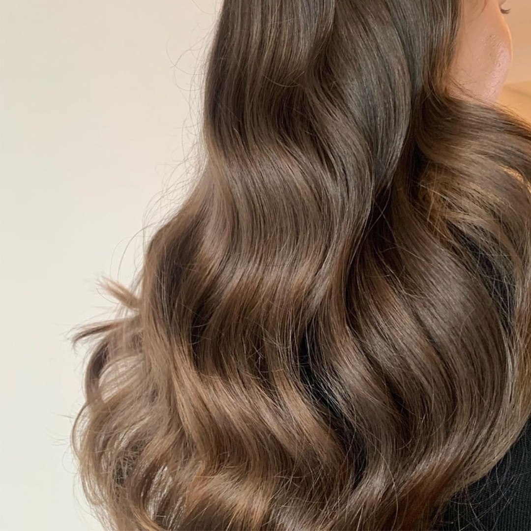 Image of a glam waves hairstyle.